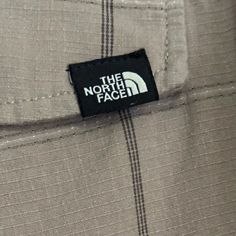 The North Face Plaid Cargo Shorts Mens 33 Regular Hiking Utility Outdoors Travel